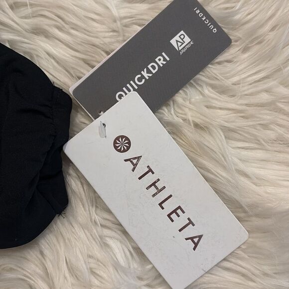 ✨Athleta Scoop Bikini Top in Black, NWT - Picture 3 of 9